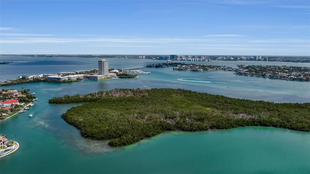 En Venta: $1,800,000 (0.16 acres)