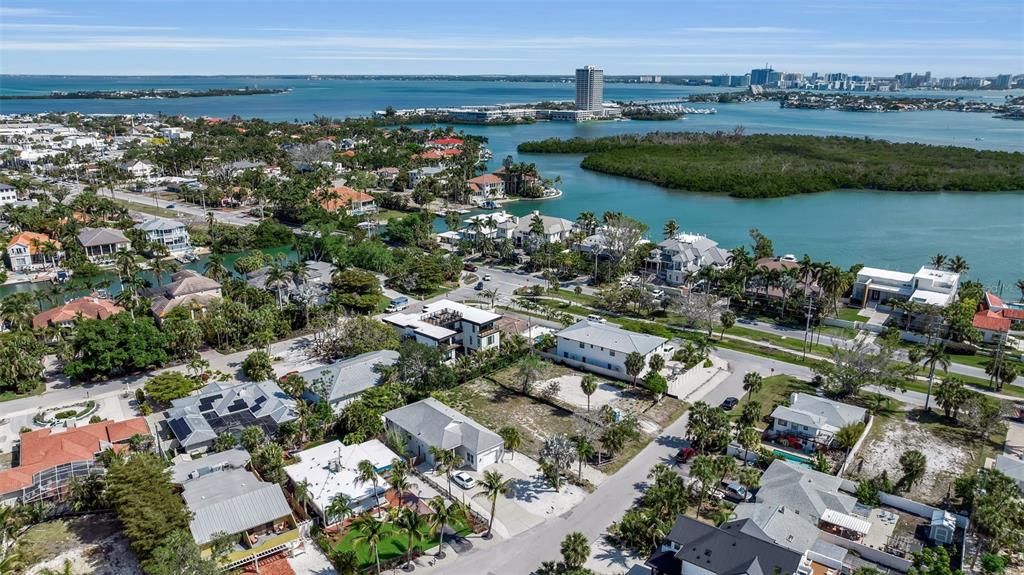 En Venta: $1,800,000 (0.16 acres)