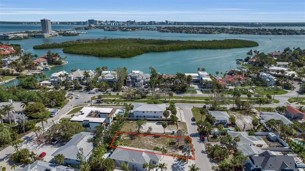 En Venta: $1,800,000 (0.16 acres)