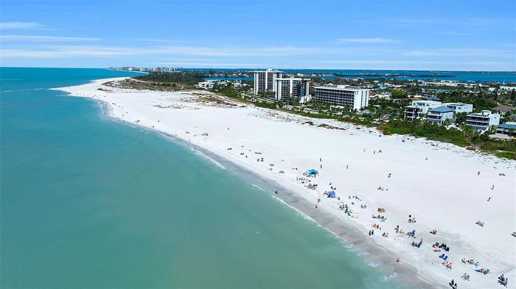 En Venta: $1,800,000 (0.16 acres)