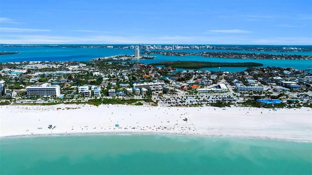 En Venta: $1,800,000 (0.16 acres)