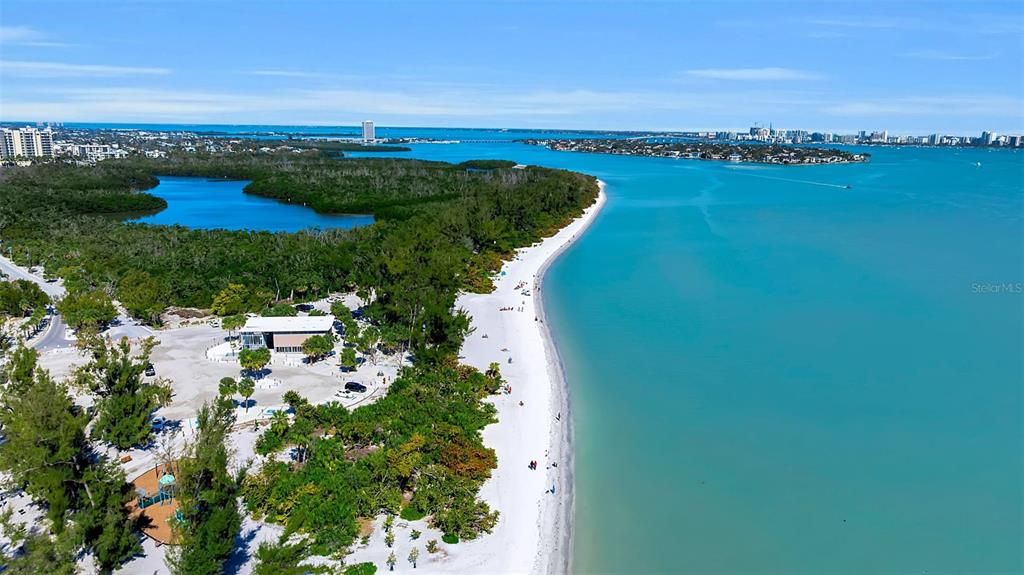 En Venta: $1,800,000 (0.16 acres)