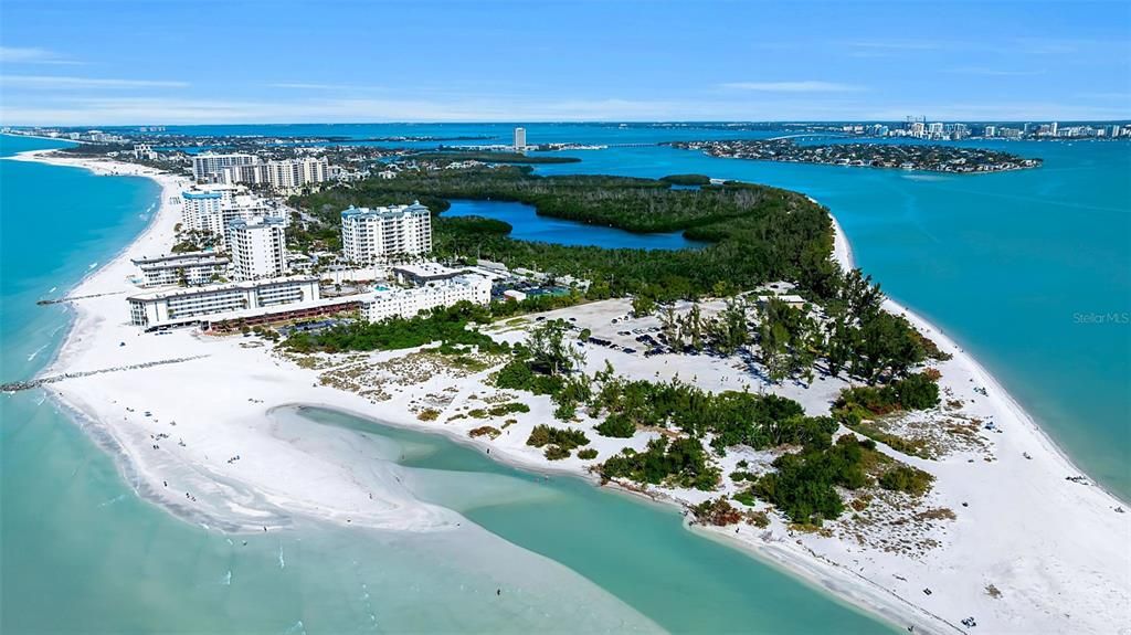 En Venta: $1,800,000 (0.16 acres)