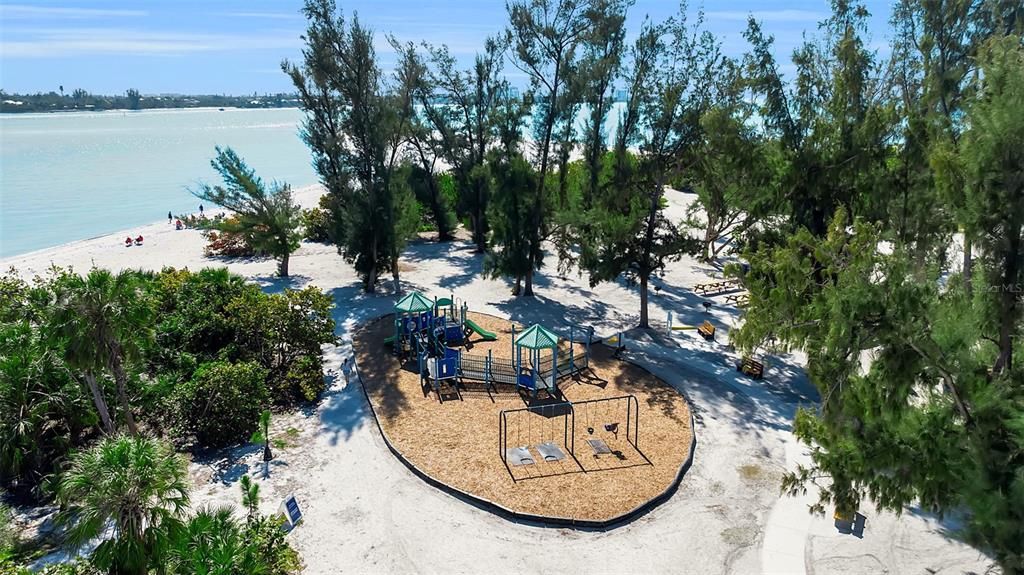 En Venta: $1,800,000 (0.16 acres)