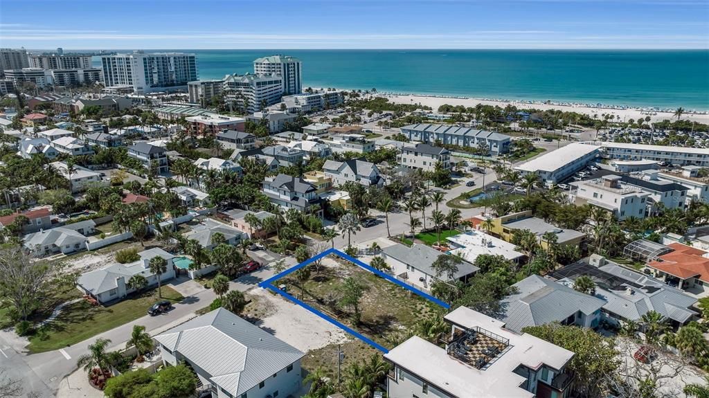 En Venta: $1,800,000 (0.16 acres)