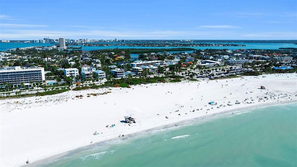 En Venta: $1,800,000 (0.16 acres)