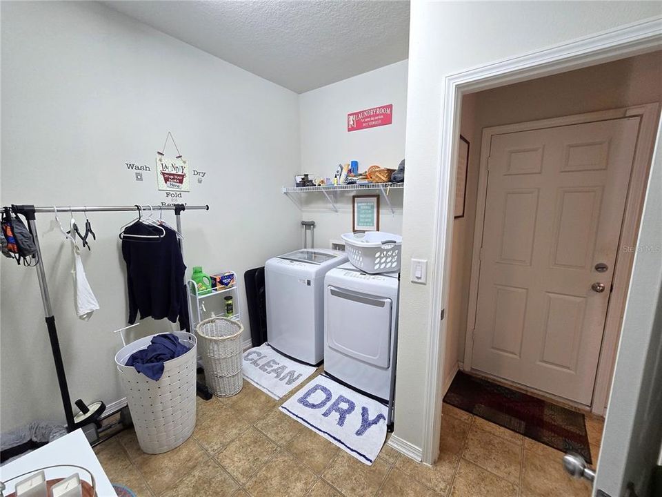 En Venta: $397,500 (4 camas, 2 baños, 2854 Pies cuadrados)