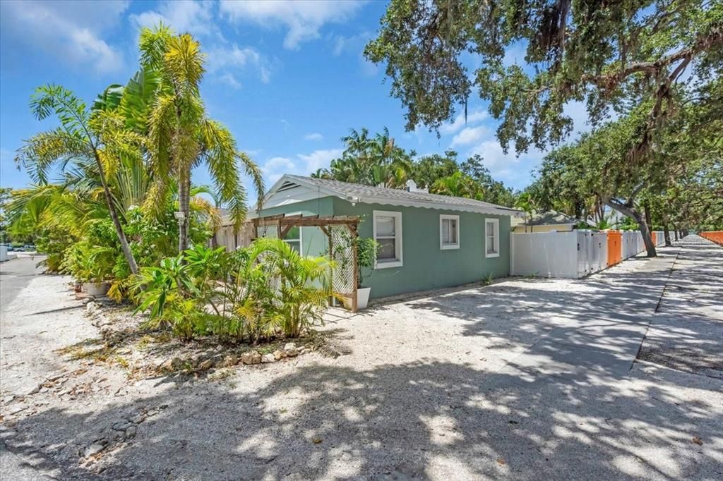 Activo con contrato: $2,400,000 (10 camas, 0 baños, 4435 Pies cuadrados)