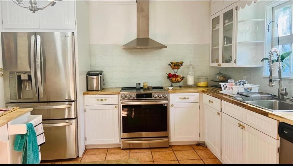 Activo con contrato: $2,400,000 (10 camas, 0 baños, 4435 Pies cuadrados)