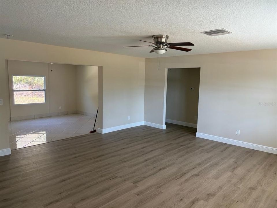 For Rent: $2,600 (3 beds, 2 baths, 2008 Square Feet)