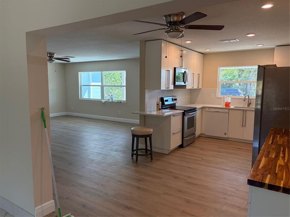 For Rent: $2,600 (3 beds, 2 baths, 2008 Square Feet)