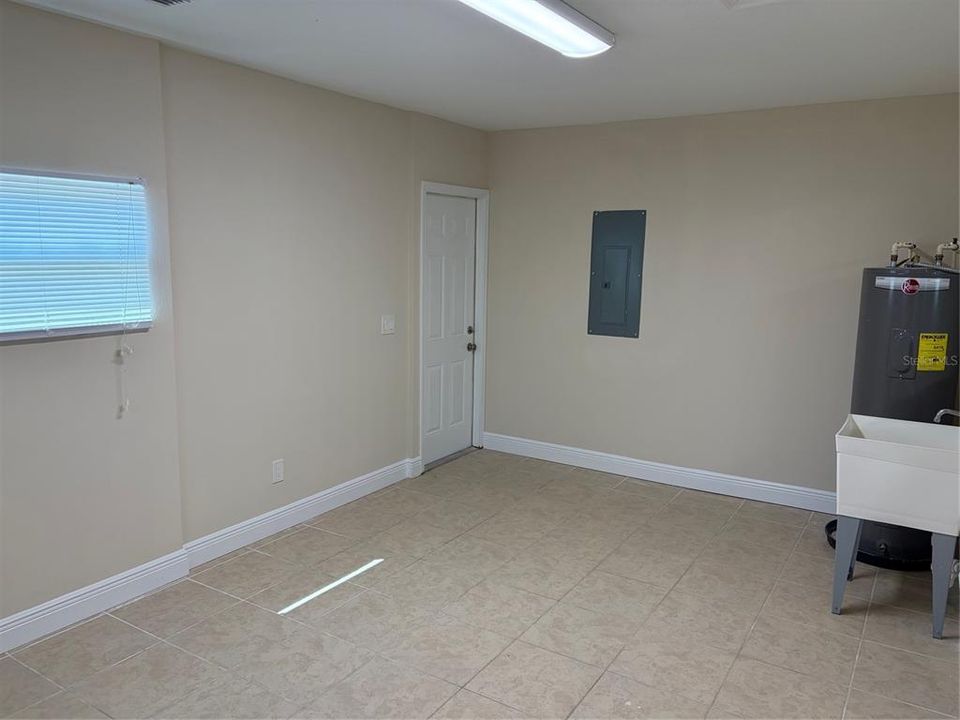 For Rent: $2,600 (3 beds, 2 baths, 2008 Square Feet)