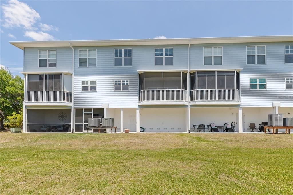 For Rent: $3,100 (3 beds, 3 baths, 2044 Square Feet)