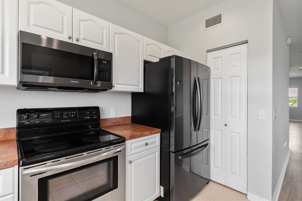 For Rent: $3,100 (3 beds, 3 baths, 2044 Square Feet)