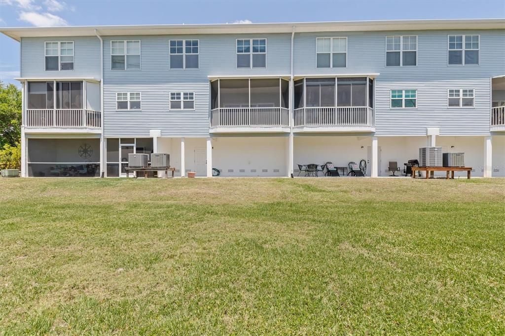 For Rent: $3,100 (3 beds, 3 baths, 2044 Square Feet)