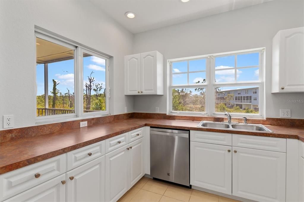For Rent: $3,100 (3 beds, 3 baths, 2044 Square Feet)