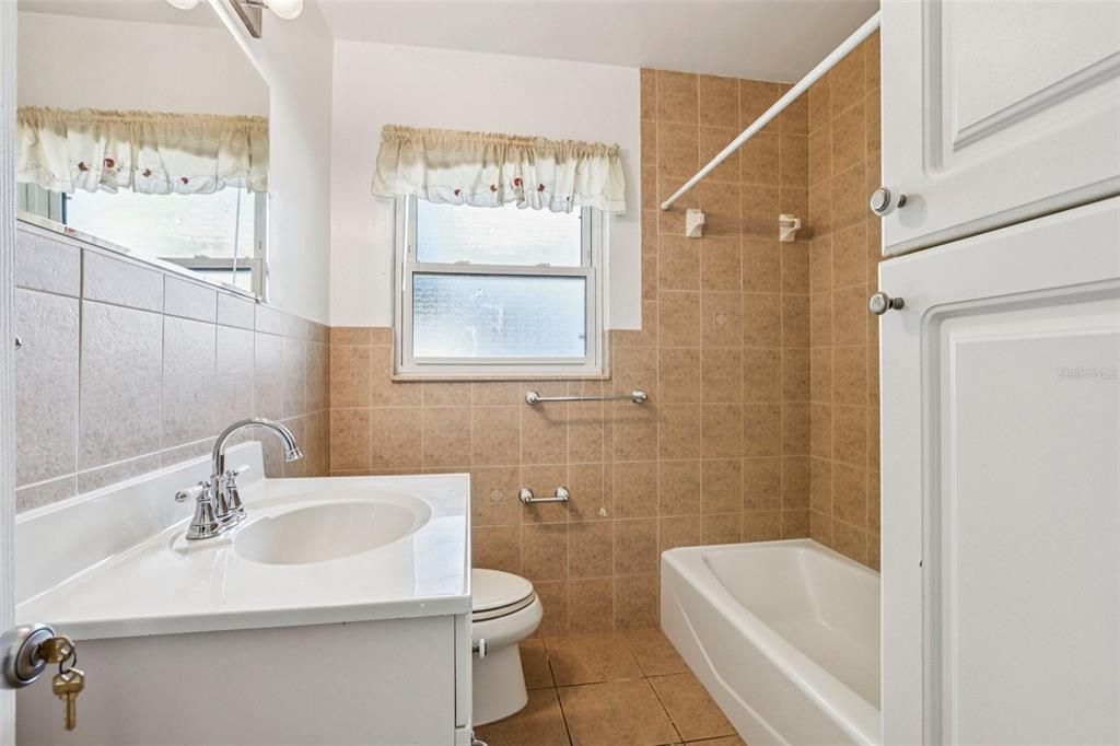 На продажу: $809,000 (3 спален, 1 ванн, 1800 Квадратных фут)