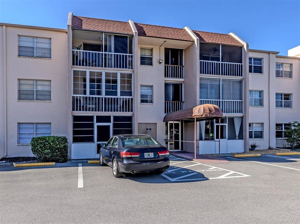 For Sale: $97,201 (1 beds, 1 baths, 703 Square Feet)