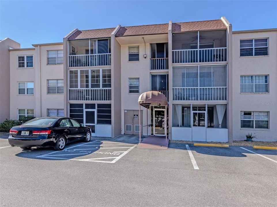 For Sale: $97,201 (1 beds, 1 baths, 703 Square Feet)