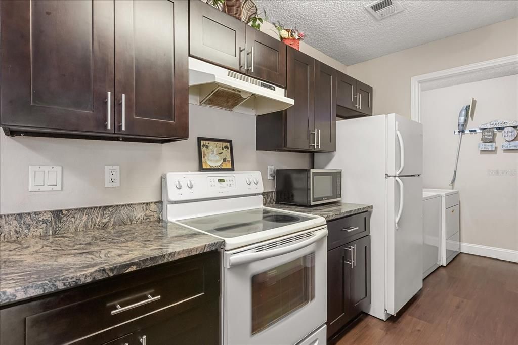 En Venta: $213,500 (2 camas, 2 baños, 899 Pies cuadrados)