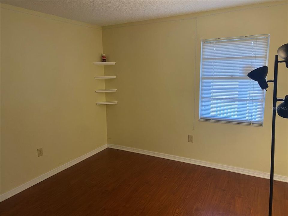 Activo con contrato: $99,900 (2 camas, 2 baños, 912 Pies cuadrados)