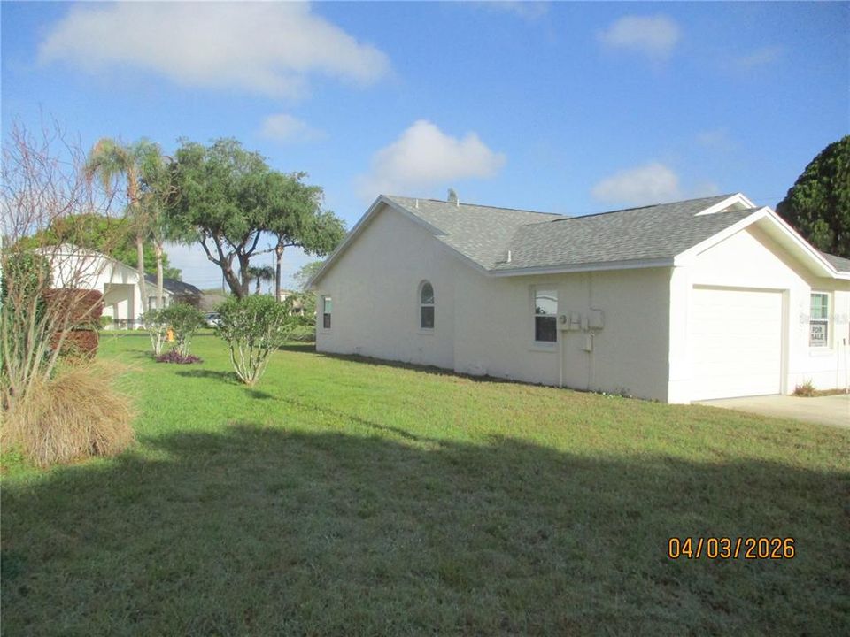 На продажу: $249,000 (2 спален, 2 ванн, 1121 Квадратных фут)