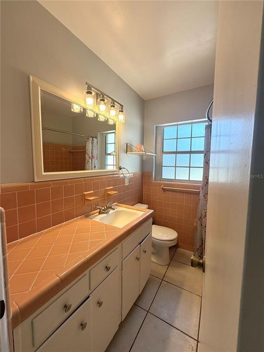 Active With Contract: $2,499 (3 beds, 2 baths, 1422 Square Feet)