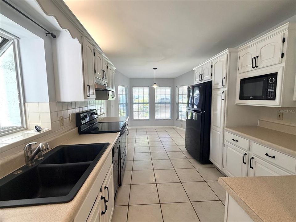Active With Contract: $2,499 (3 beds, 2 baths, 1422 Square Feet)