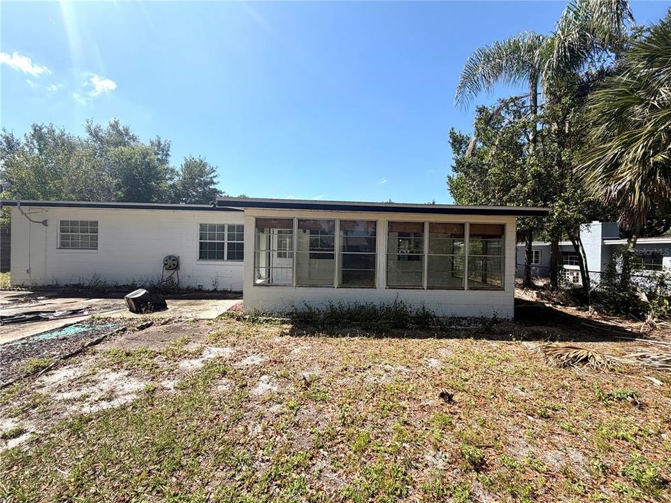 Active With Contract: $2,499 (3 beds, 2 baths, 1422 Square Feet)