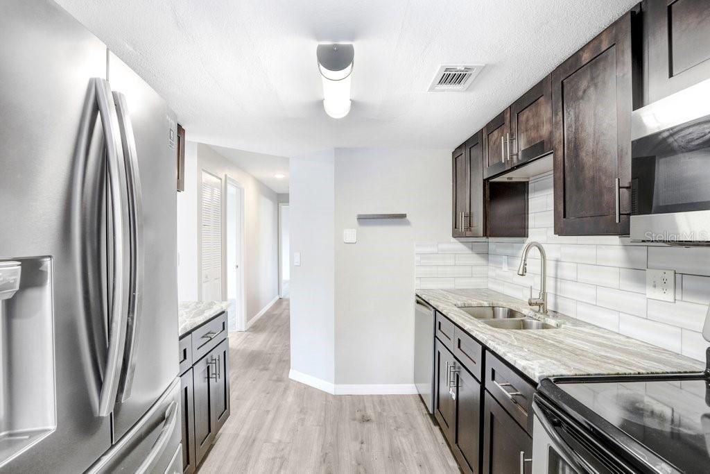 For Rent: $1,700 (2 beds, 2 baths, 915 Square Feet)