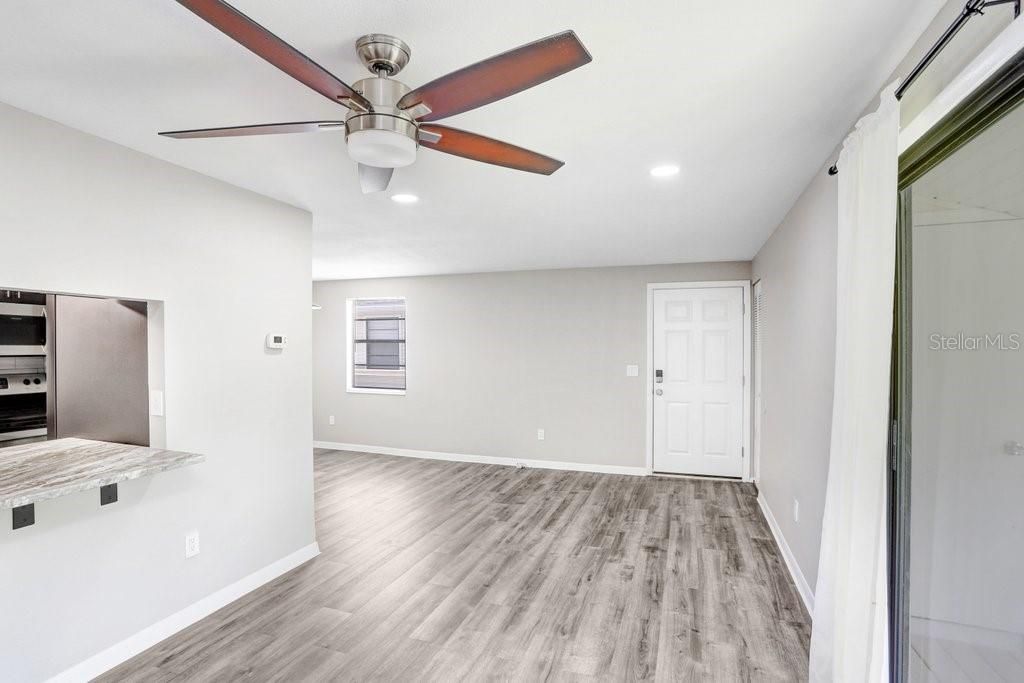 For Rent: $1,700 (2 beds, 2 baths, 915 Square Feet)