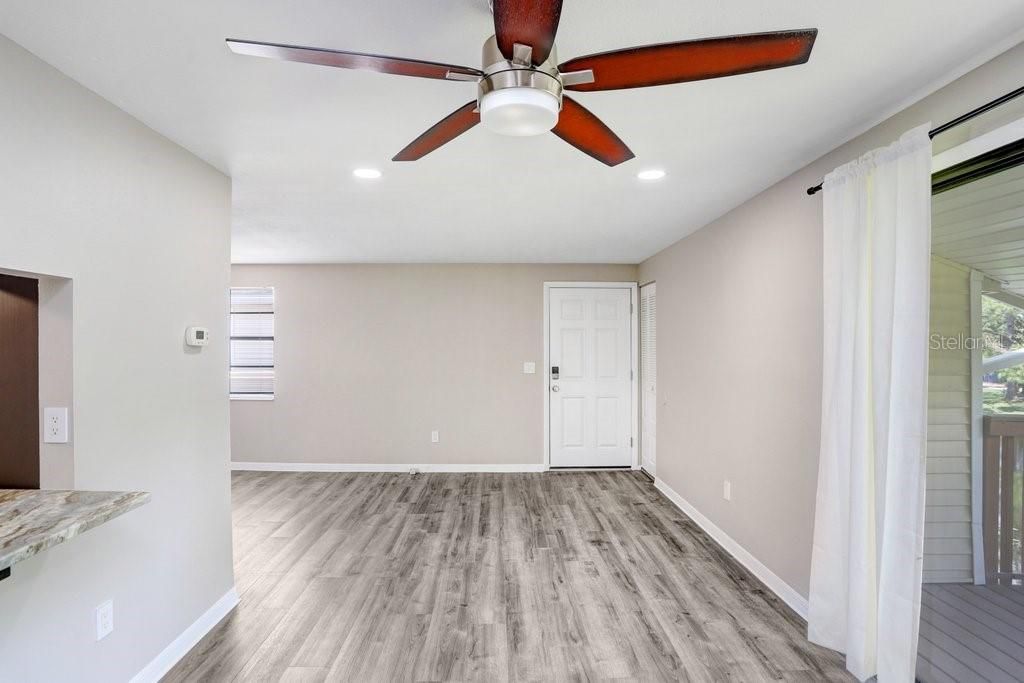 For Rent: $1,700 (2 beds, 2 baths, 915 Square Feet)