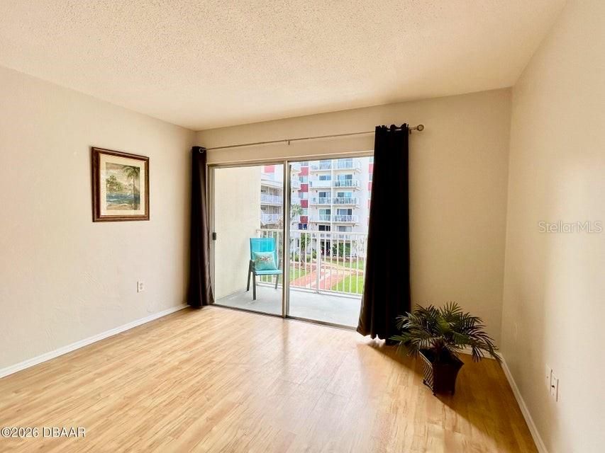 На продажу: $137,900 (1 спален, 1 ванн, 710 Квадратных фут)