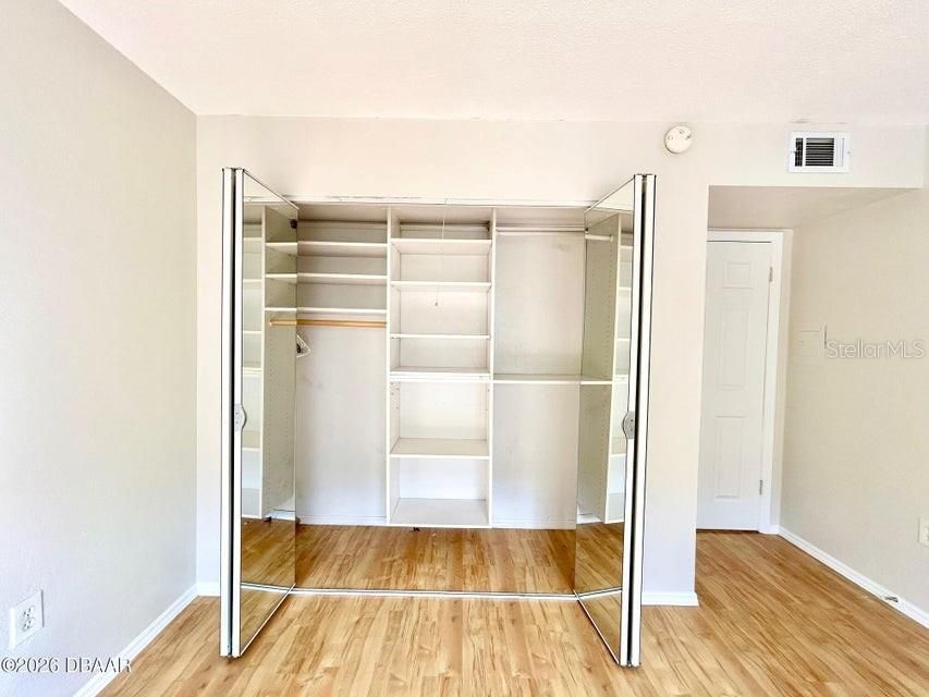 На продажу: $137,900 (1 спален, 1 ванн, 710 Квадратных фут)