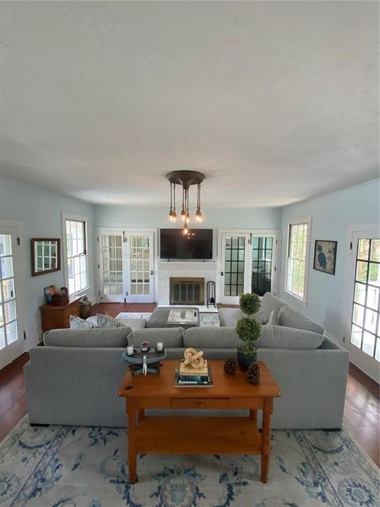 For Sale: $469,500 (3 beds, 2 baths, 1611 Square Feet)