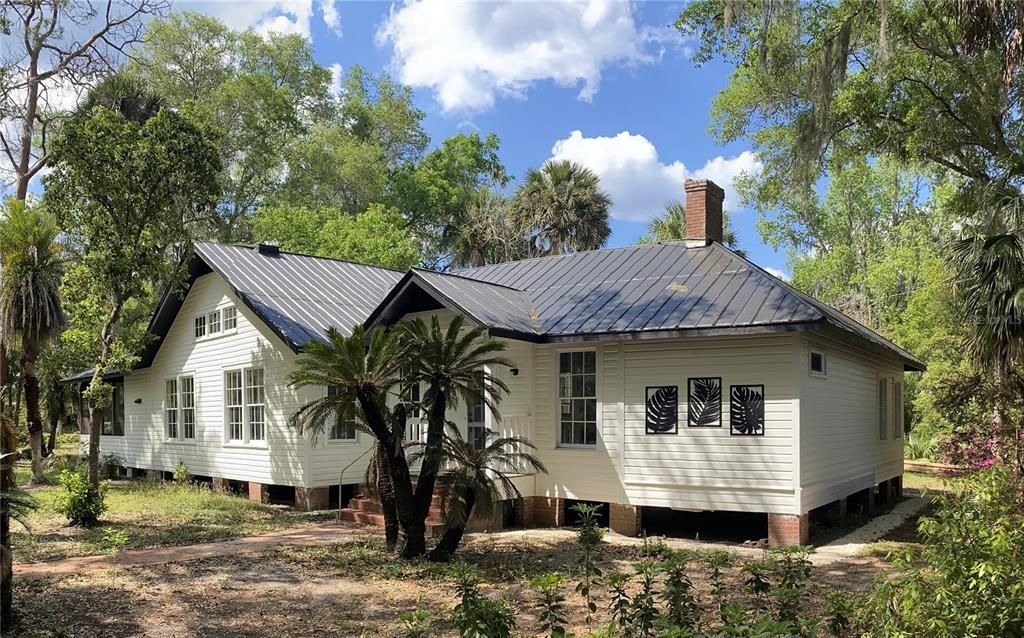 For Sale: $469,500 (3 beds, 2 baths, 1611 Square Feet)