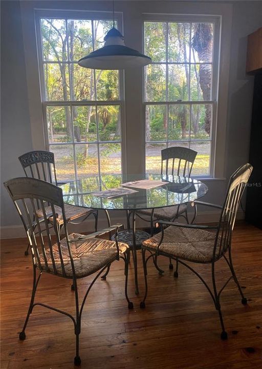 For Sale: $469,500 (3 beds, 2 baths, 1611 Square Feet)
