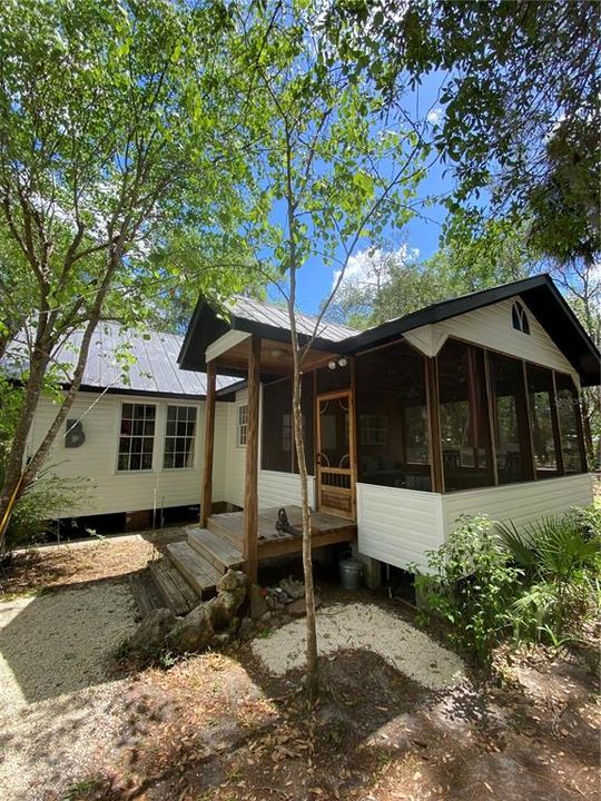 For Sale: $469,500 (3 beds, 2 baths, 1611 Square Feet)