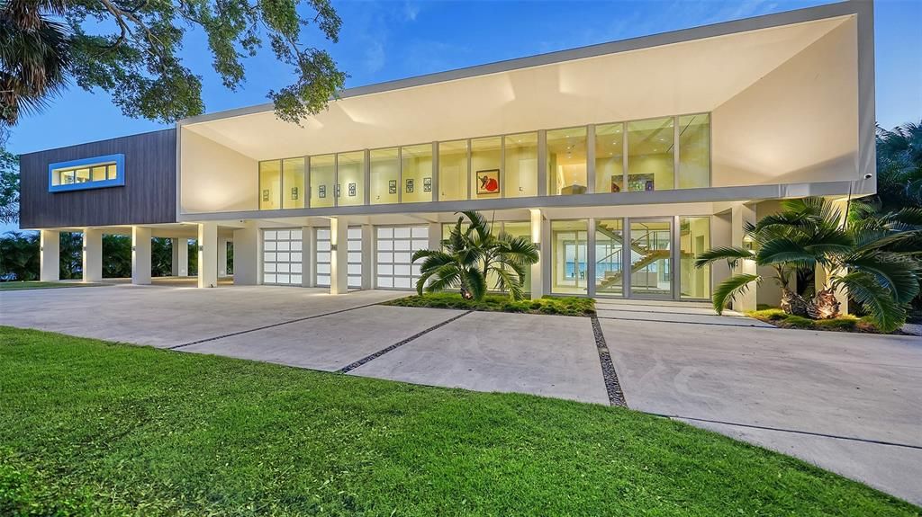 For Sale: $11,770,000 (5 beds, 6 baths, 5117 Square Feet)