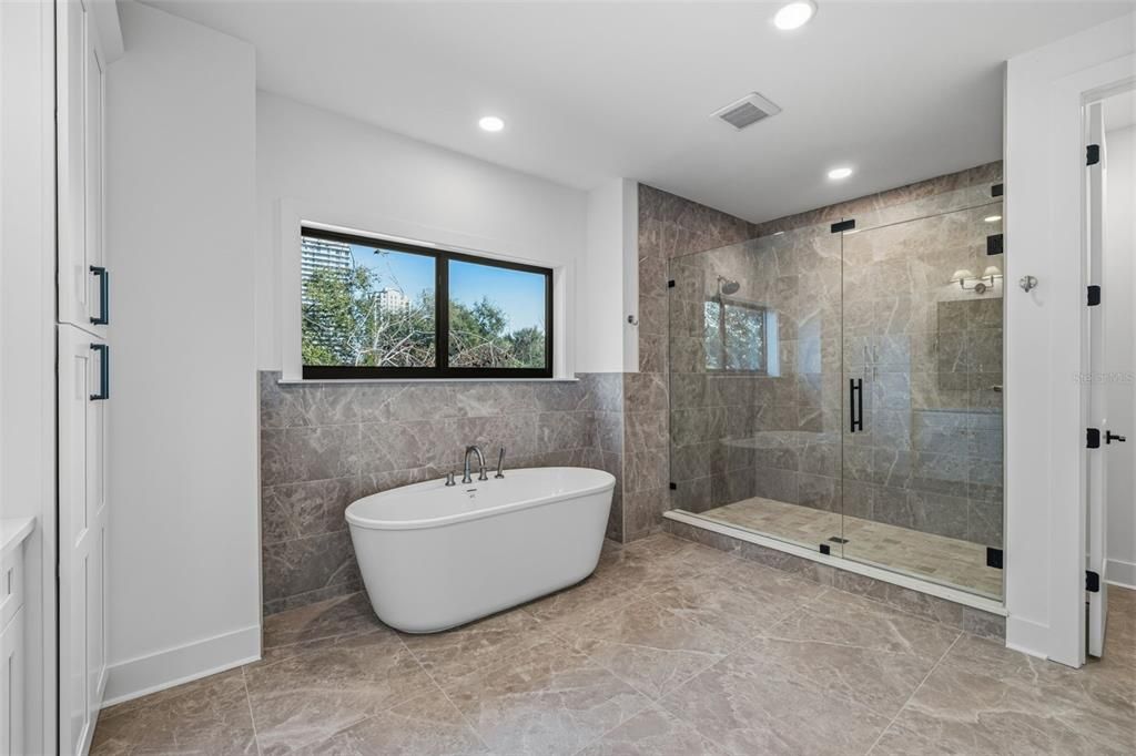 For Rent: $8,900 (4 beds, 3 baths, 2600 Square Feet)