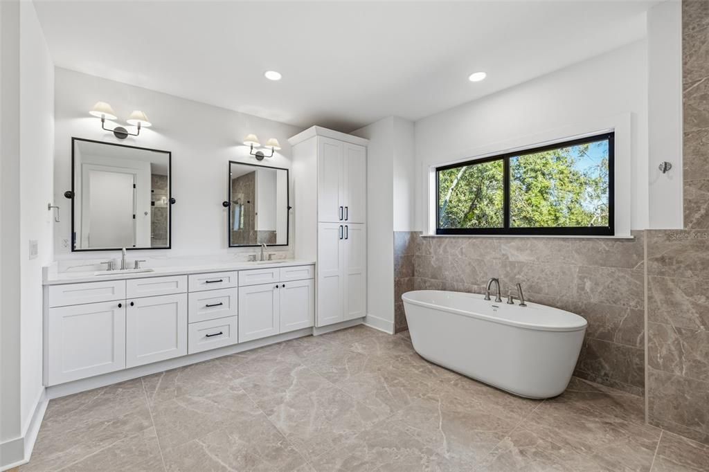 For Rent: $8,900 (4 beds, 3 baths, 2600 Square Feet)