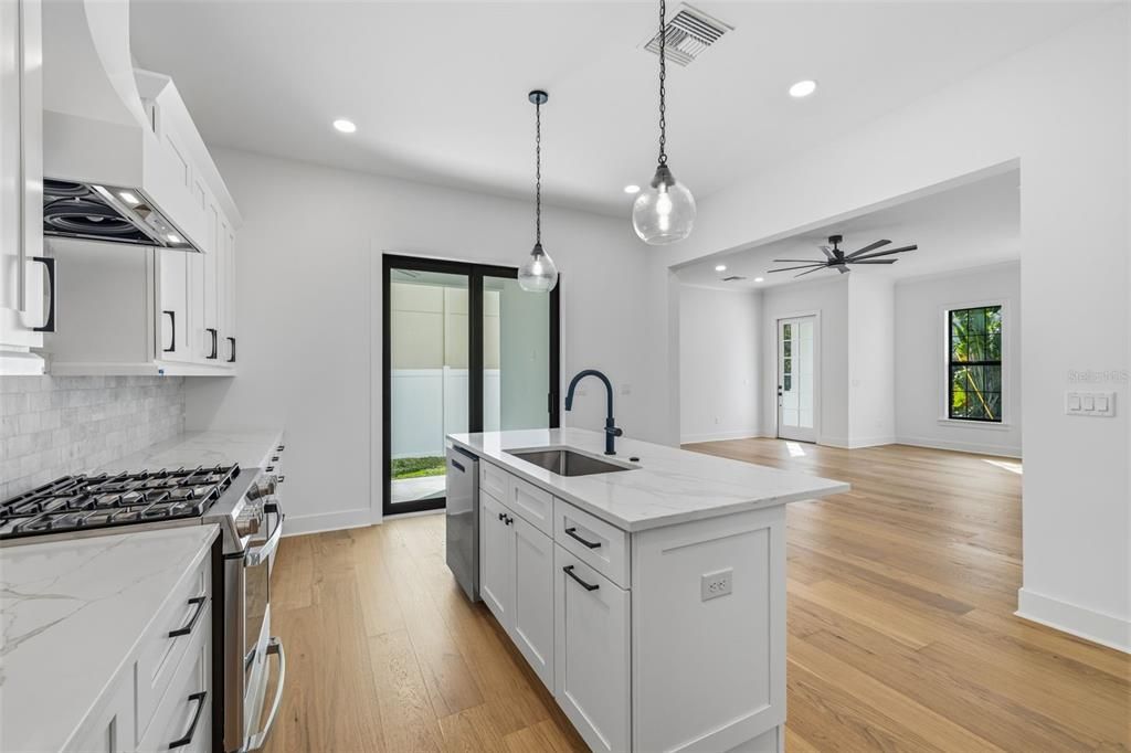 For Rent: $8,900 (4 beds, 3 baths, 2600 Square Feet)