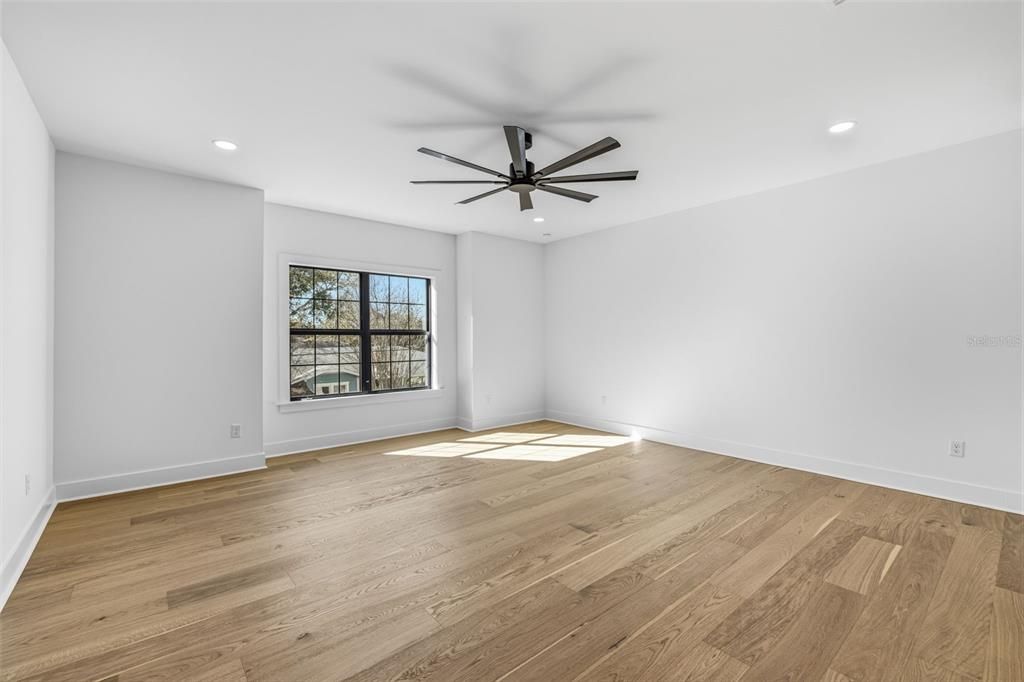 For Rent: $8,900 (4 beds, 3 baths, 2600 Square Feet)