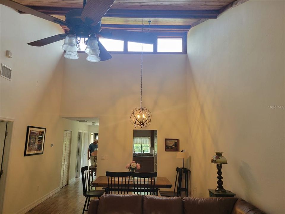 For Rent: $1,850 (2 beds, 2 baths, 1249 Square Feet)