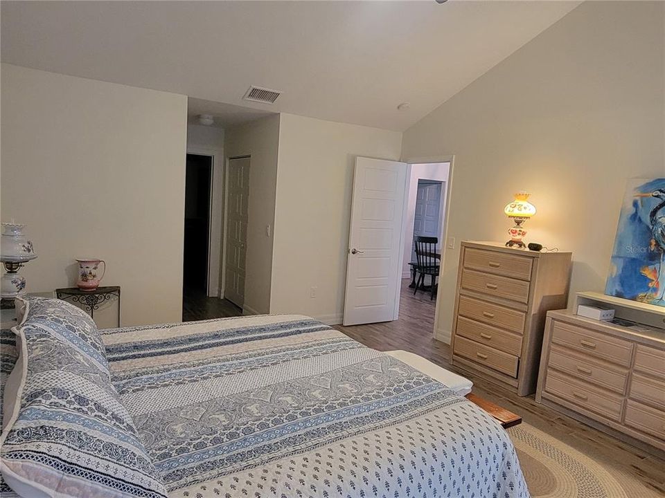 For Rent: $1,850 (2 beds, 2 baths, 1249 Square Feet)