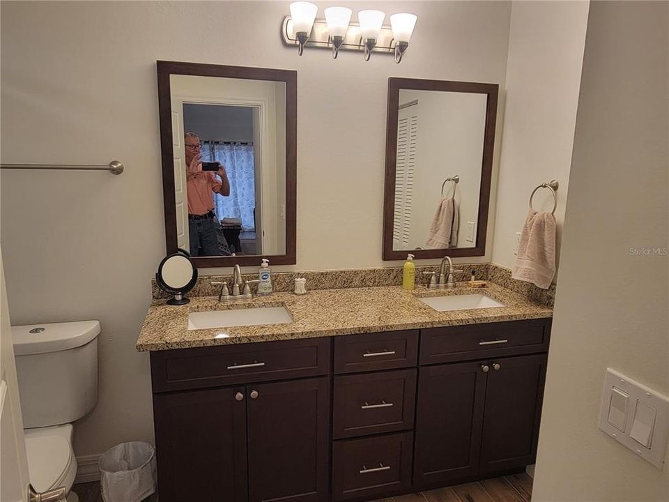 For Rent: $1,850 (2 beds, 2 baths, 1249 Square Feet)