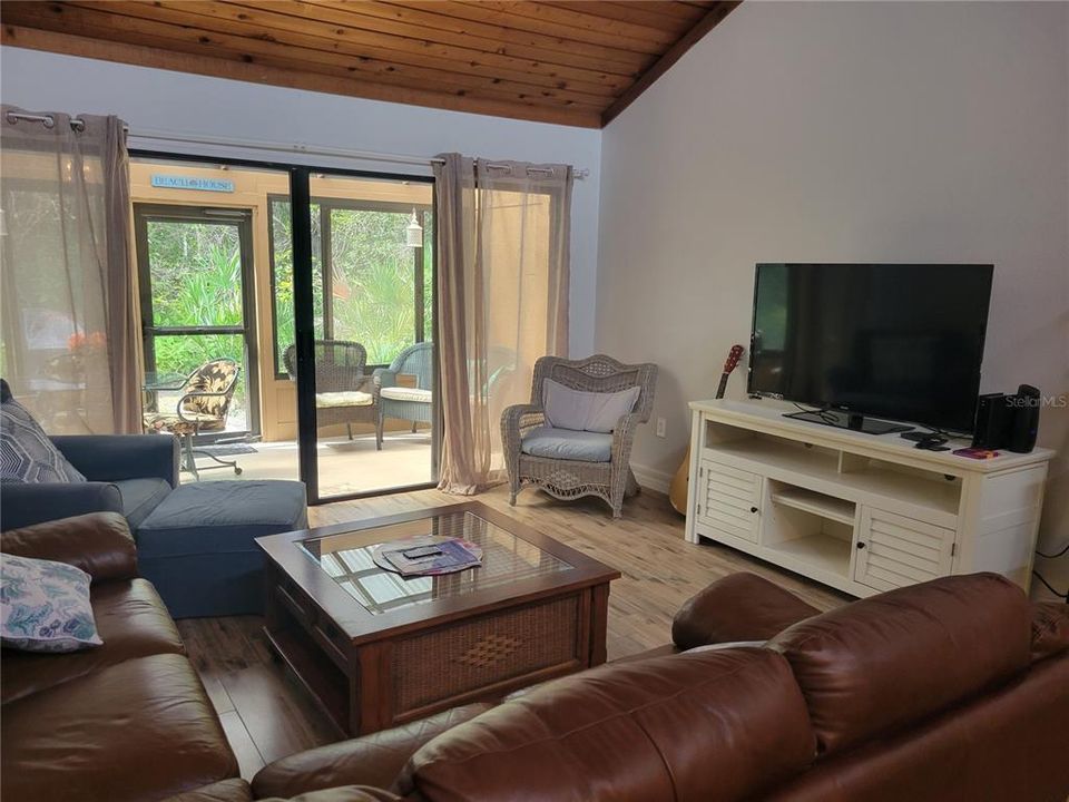 For Rent: $1,850 (2 beds, 2 baths, 1249 Square Feet)