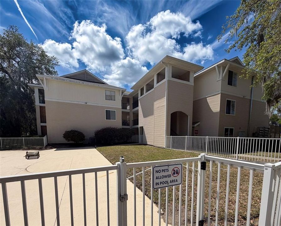 For Rent: $1,950 (4 beds, 4 baths, 1312 Square Feet)