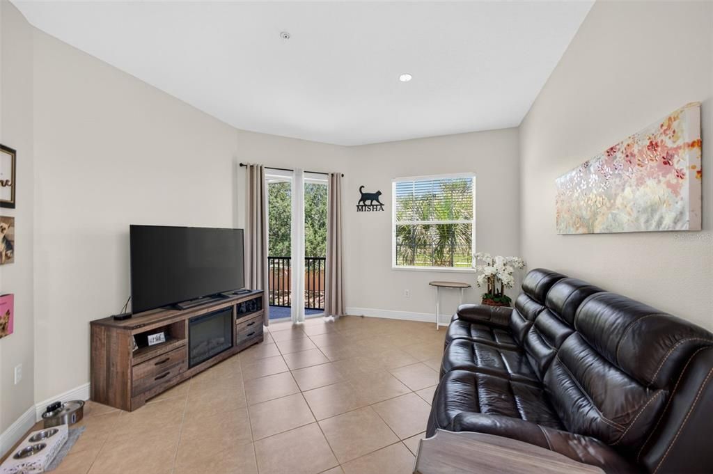 На продажу: $359,000 (3 спален, 2 ванн, 2212 Квадратных фут)