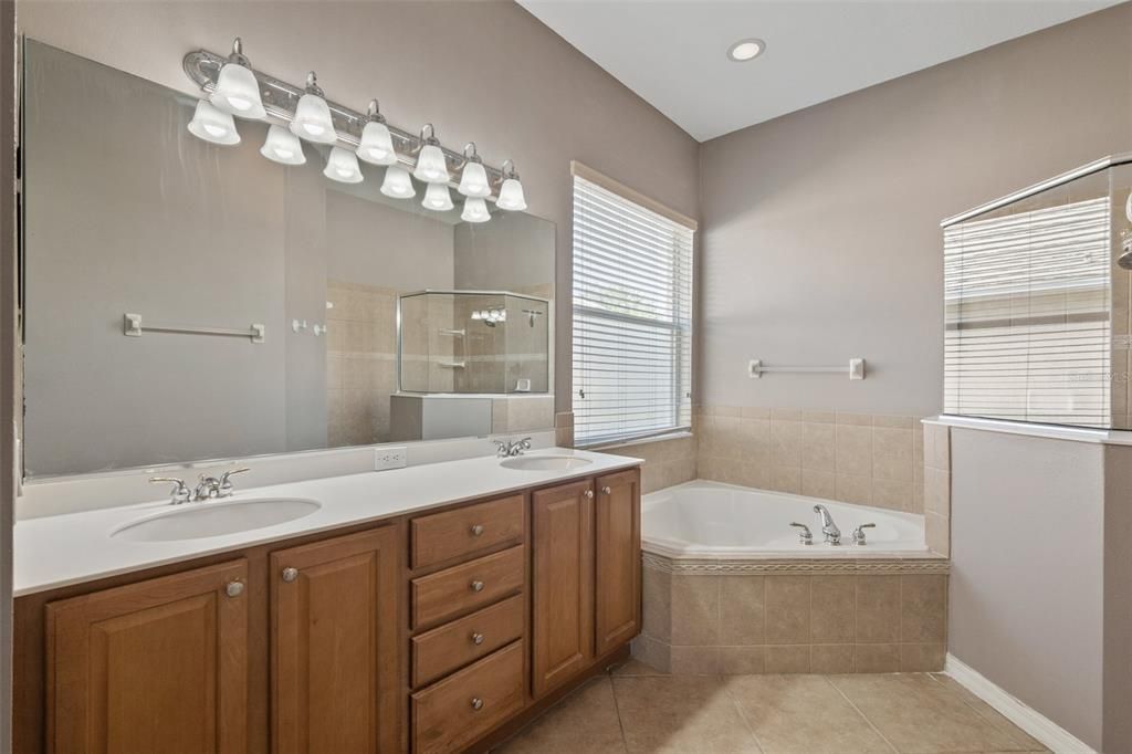 En Venta: $439,900 (3 camas, 2 baños, 2071 Pies cuadrados)